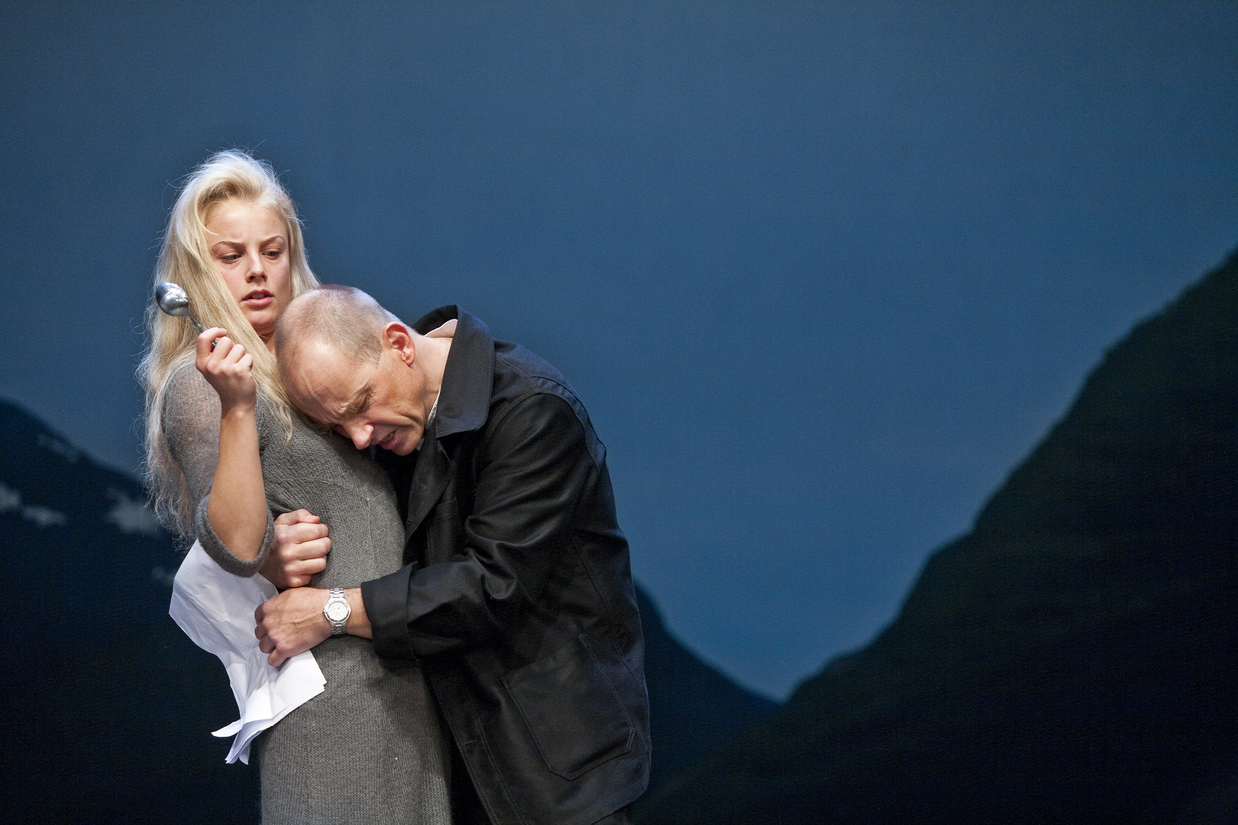 Ida Engvoll och Samuel Fröler i Byggmästare Solness ur Ibsen 2010, premiär 2 oktober 2010 på Klarascenen.
