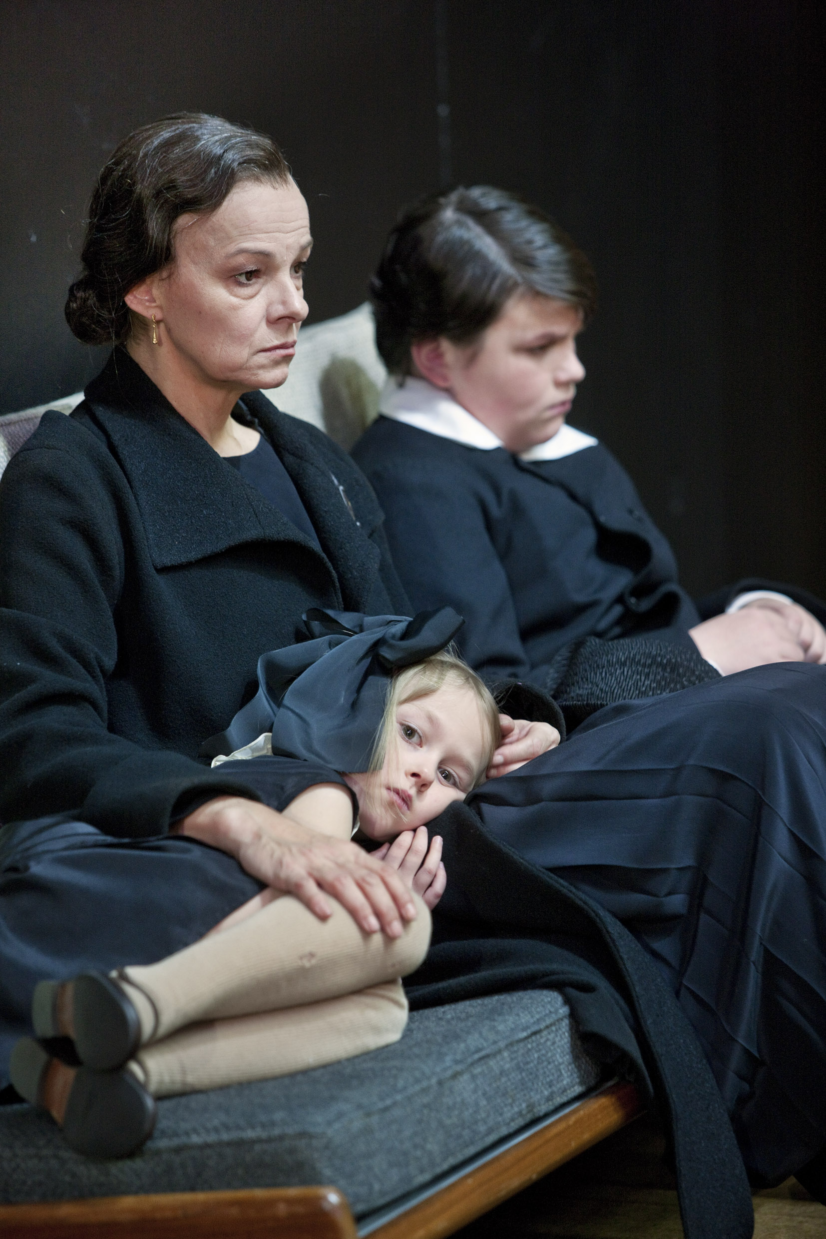 Kajsa Ernst, Alba Dumolin Engström och John Grahl i Sex roller söker en författare, premiär 4 november 2010 på Klarascenen.