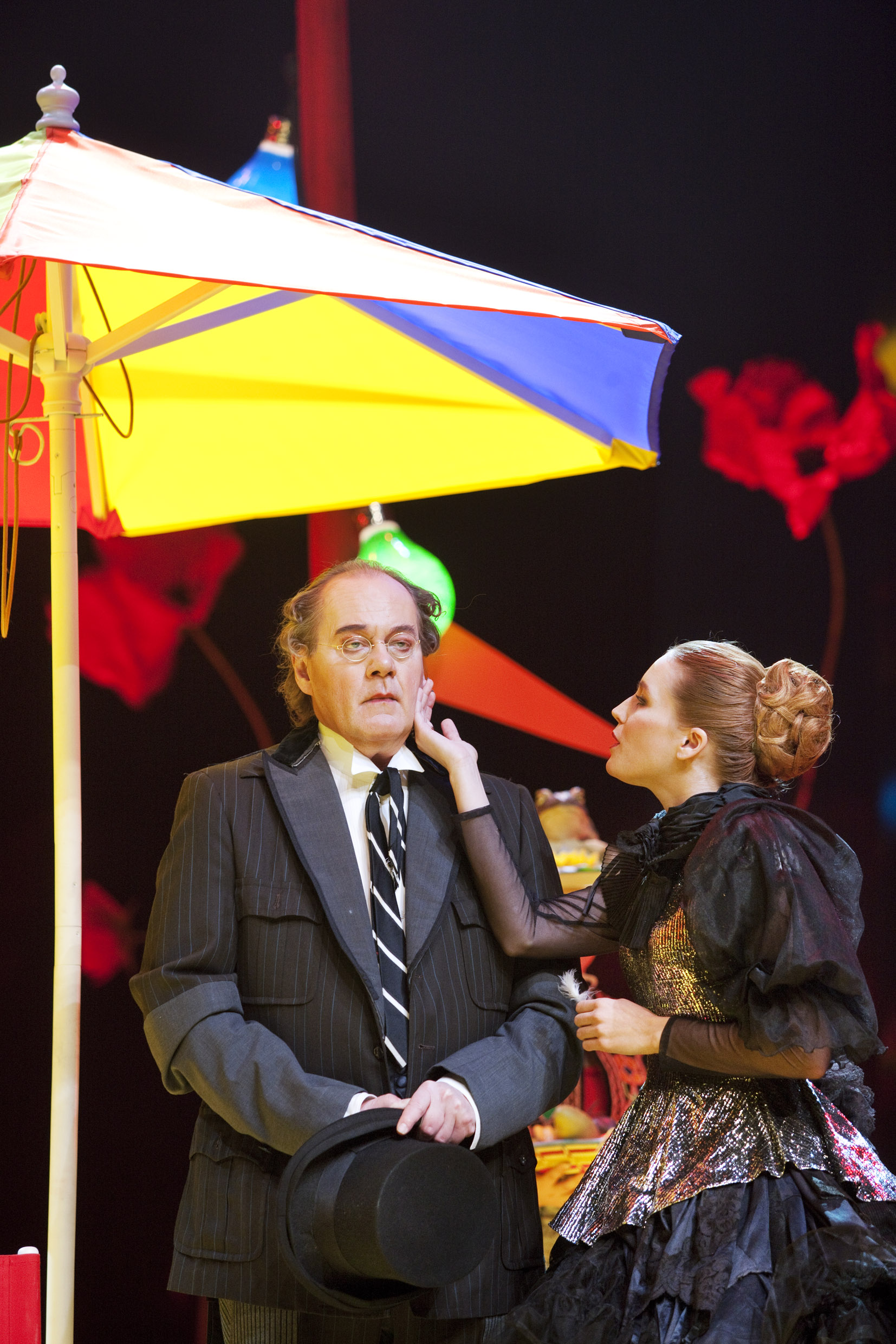 Peter Haber och Nadja Mirmiran i Trettondagsafton. Premiär 3 december 2010 på Stora scenen.