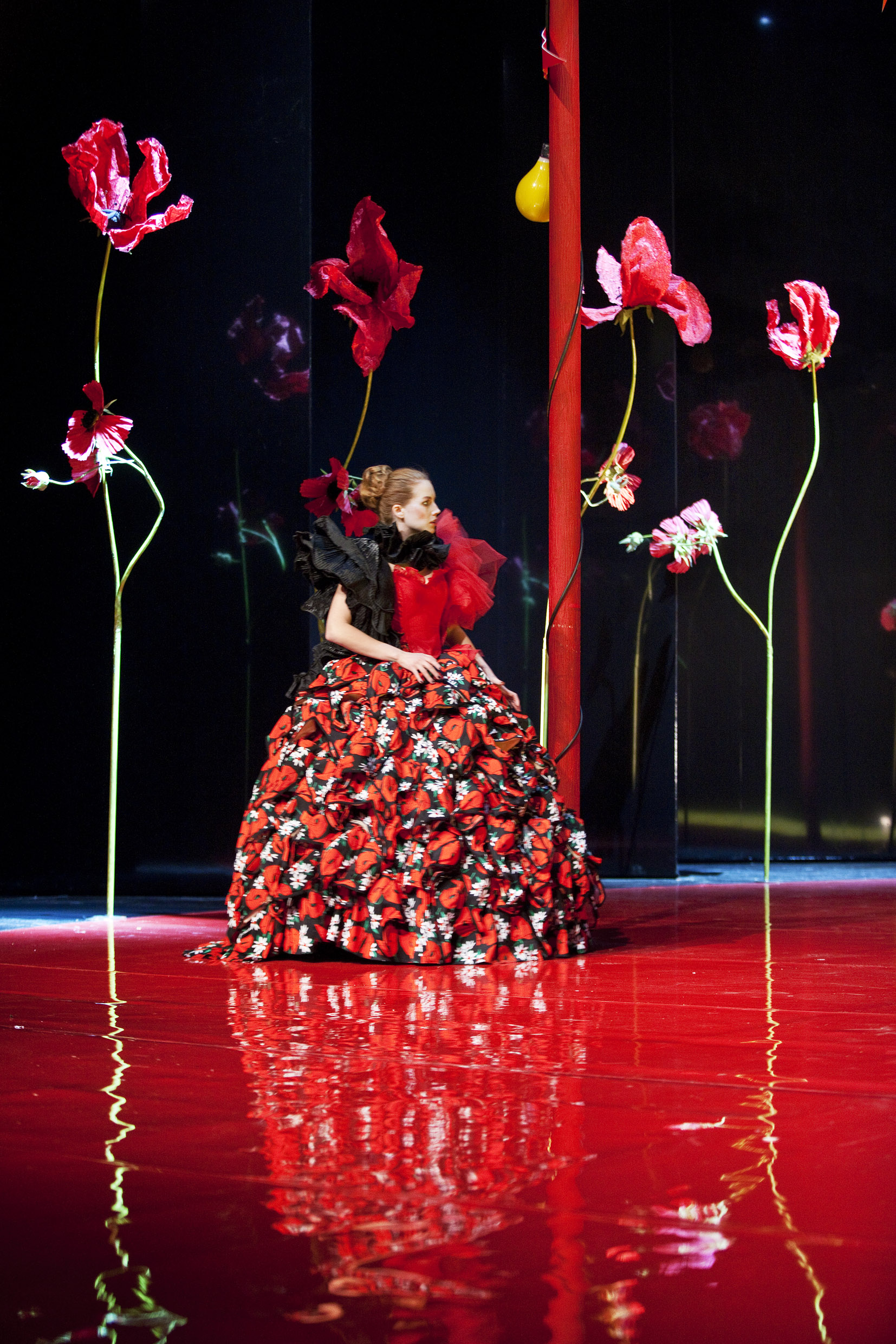 Nadja Mirmiran i Trettondagsafton. Premiär 3 december 2010 på Stora scenen.