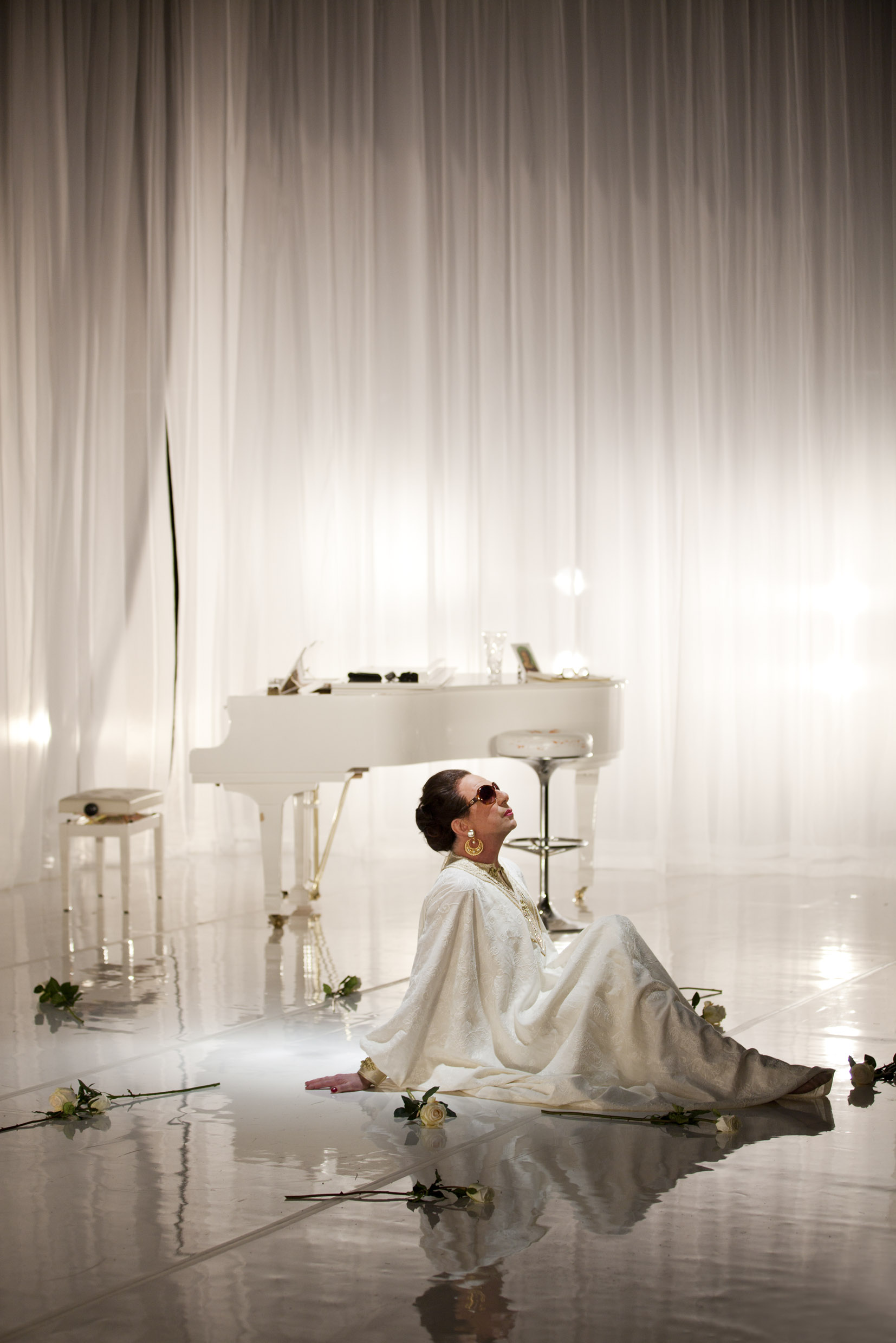 Rikard Wolff i Maria Callas - obesvarat liv. Urpremiär på Lilla scenen 11 december 2010.