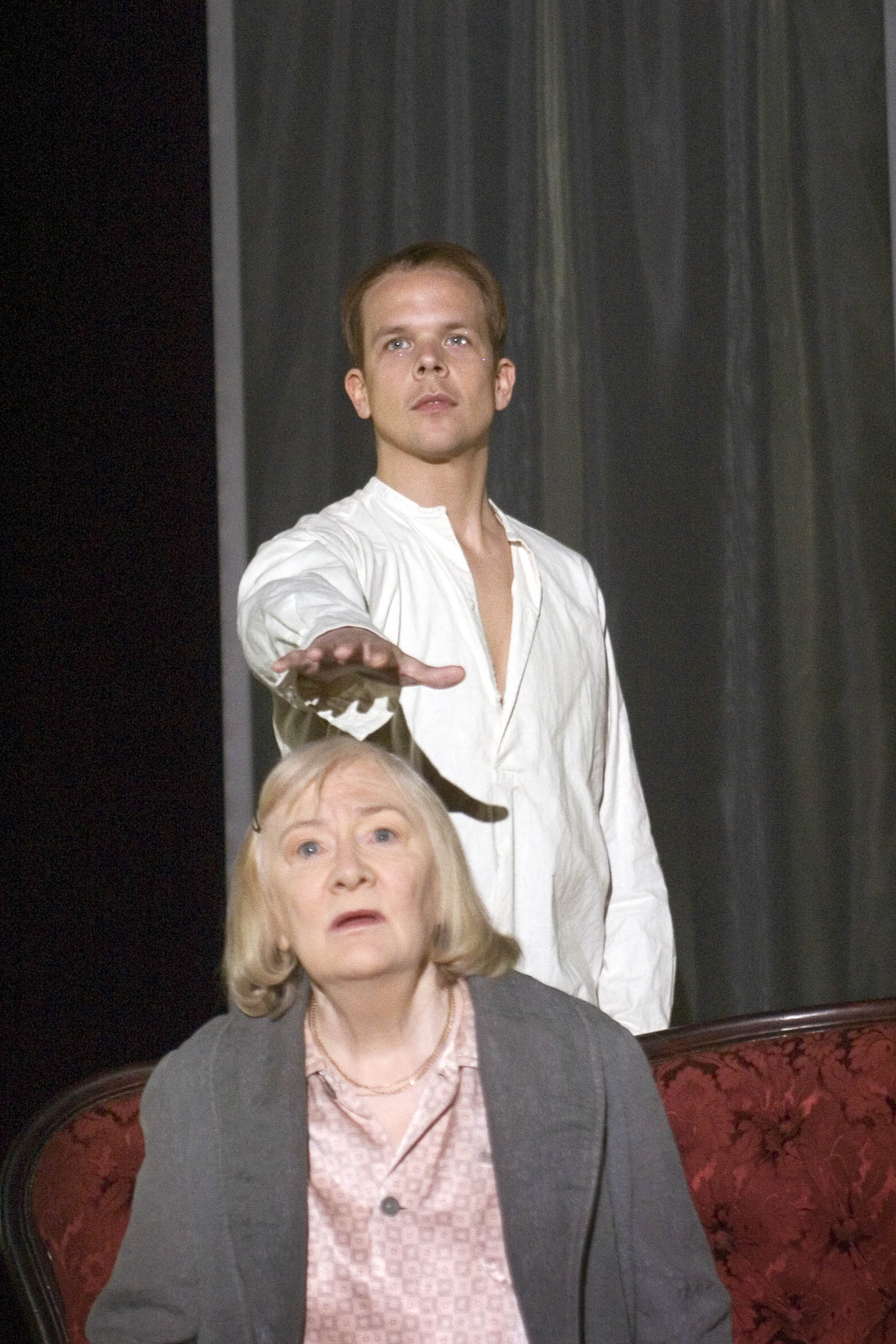 Anita Dahl och Daniel Larsson i Ad astra. Stockholms stadsteater gästspelar på Strindbergs Intima Teater