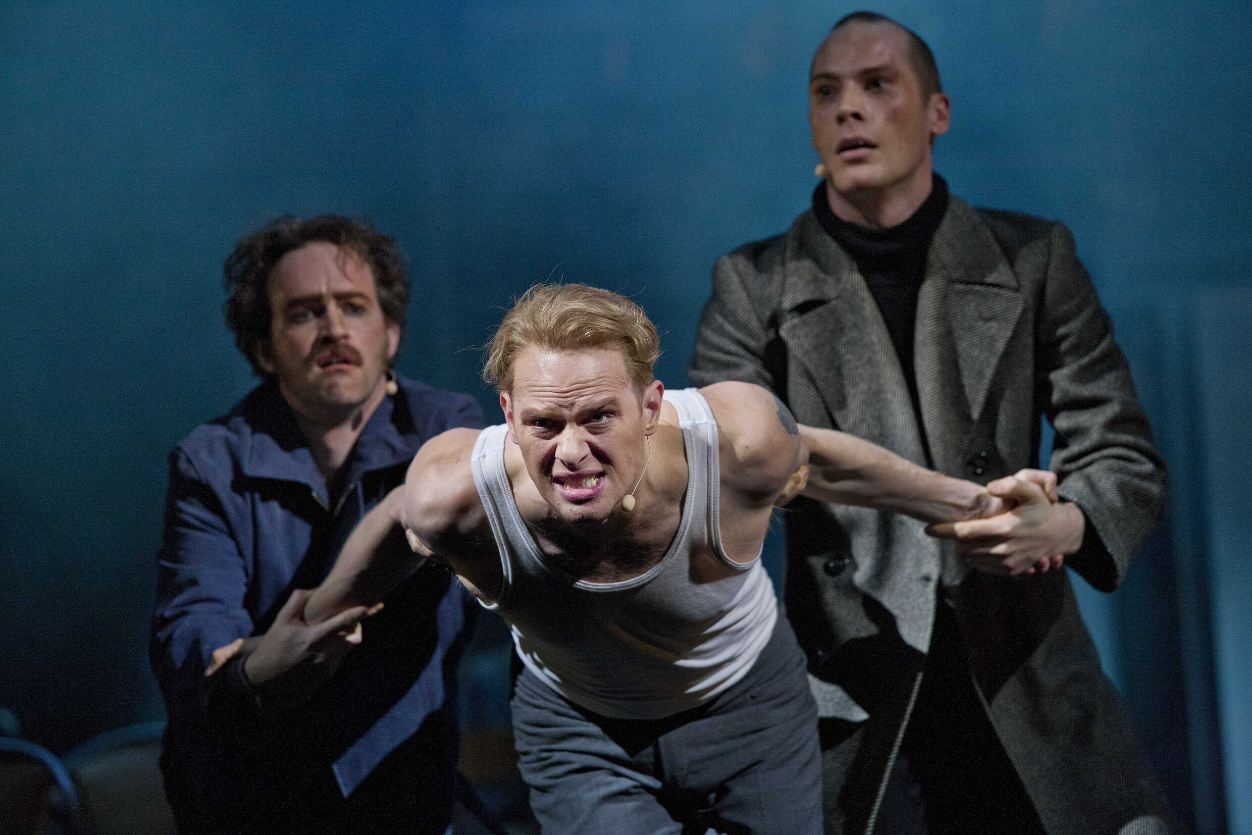 Fredrik Lexfors, Fredrik Lycke och Michael Jansson i West Side Story. Premiär på Stora scenen 8 mars 2013.