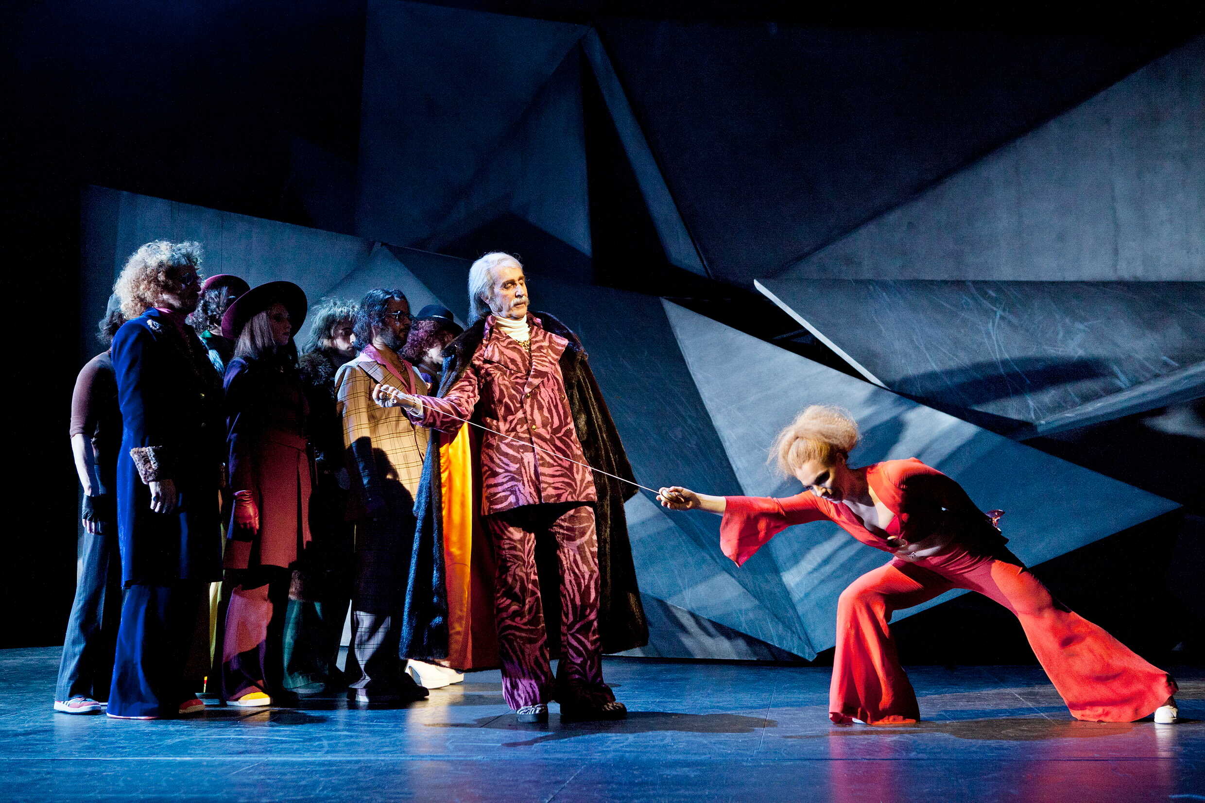 Ulf Eklund, Sofia Ledarp och ensemblen i Macbeth, premiär 22 december på Stora scenen, Kulturhuset Stadsteatern